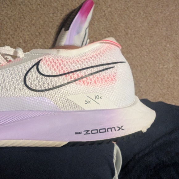 Athletic_Shoes